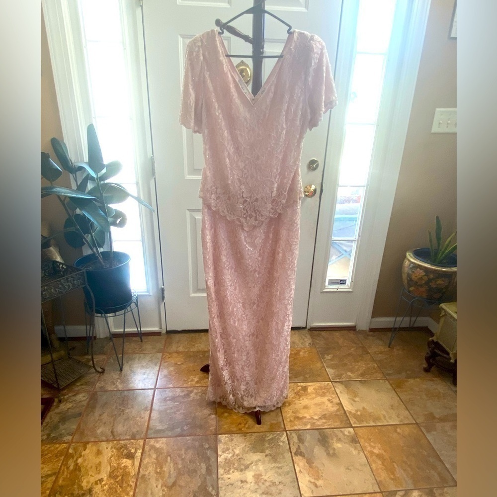SCALA LIGHT PINK LACE & BEADED GOWN SIZE L
